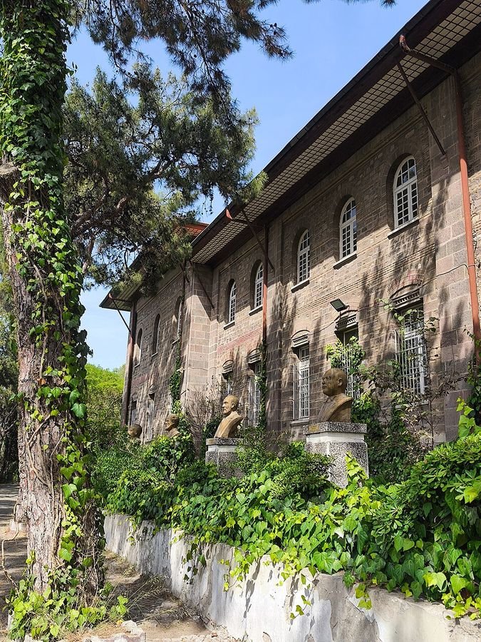 İzmir Kız Lisesi